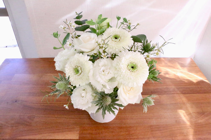 白・グリーンのアレンジメント 7,000円