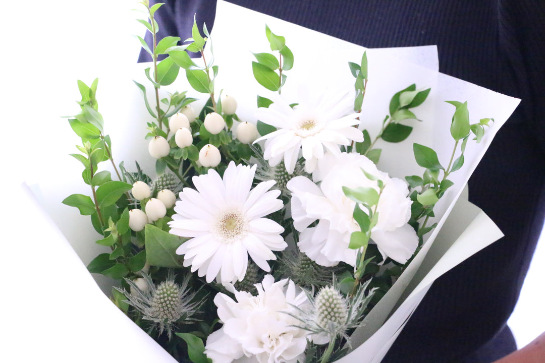 白・グリーンの花束 4,000円