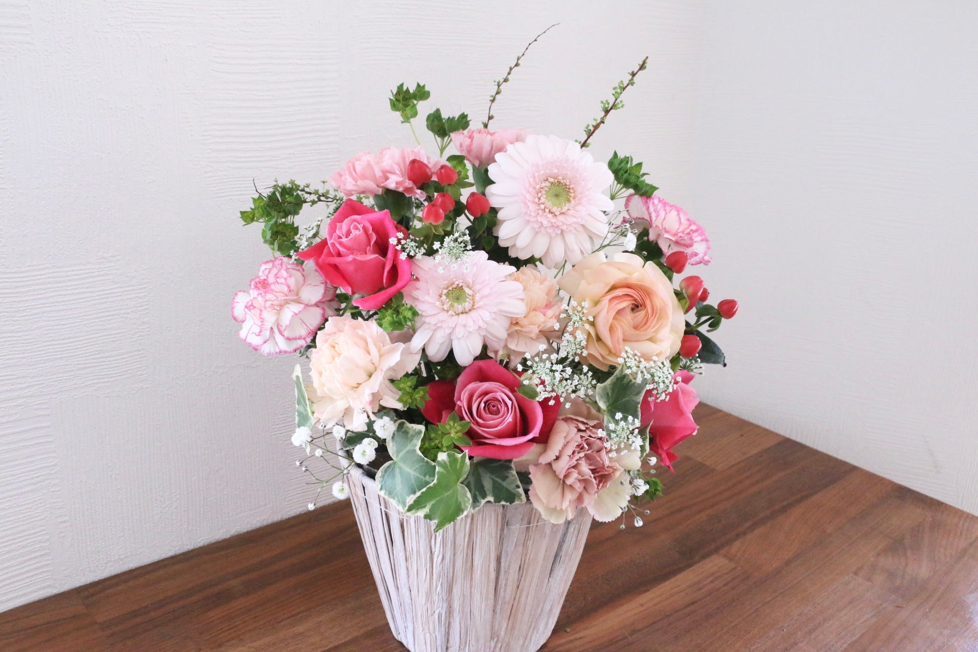 9,000円のアレンジメント – 花・花束の通販サイト｜HanaTaku