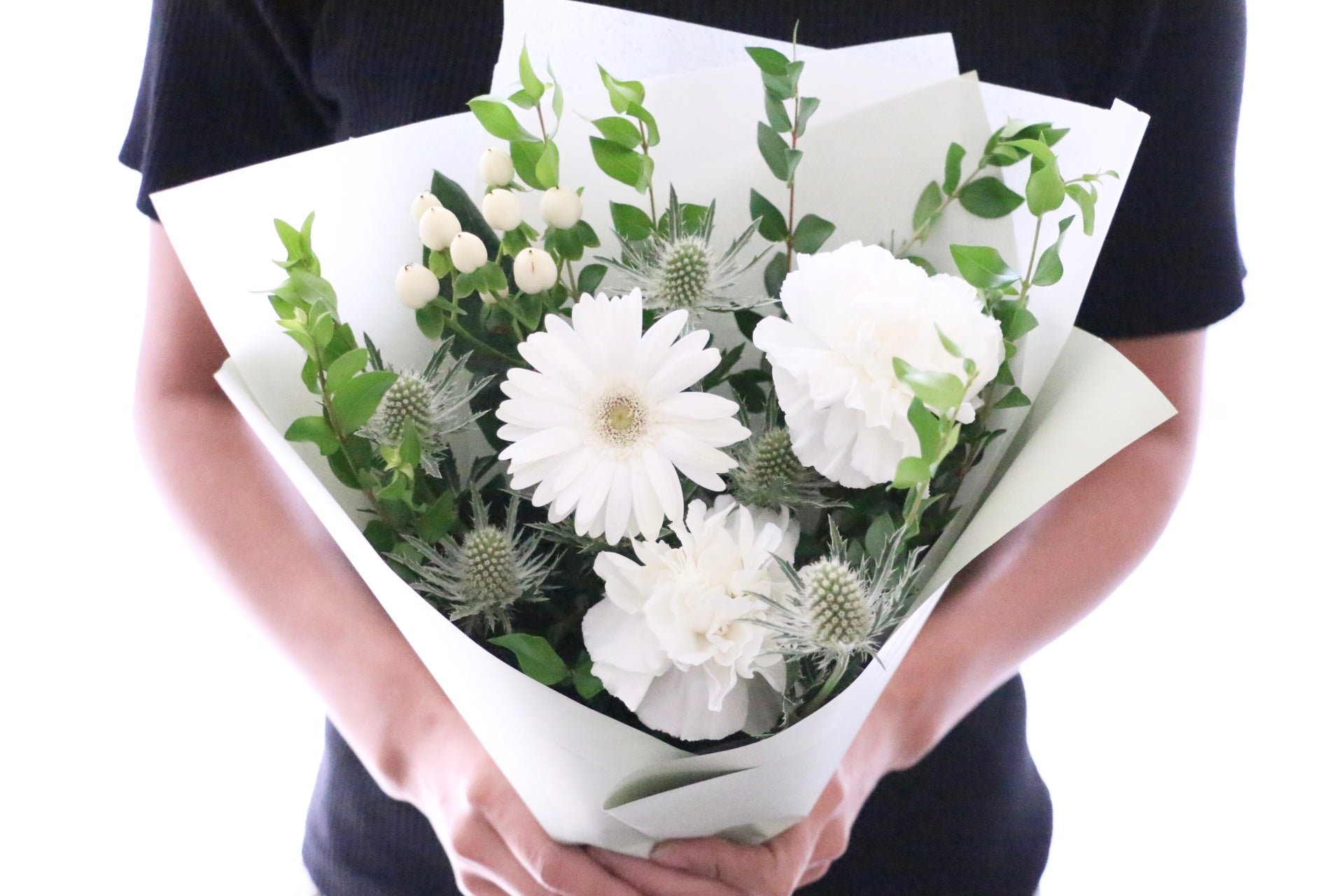 白・グリーンの花束 3,000円 – 花・花束の通販サイト｜HanaTaku