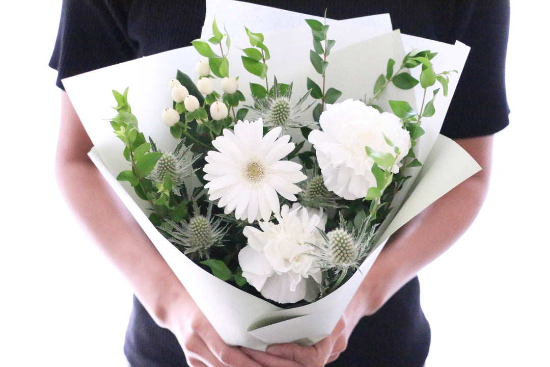 白・グリーンの花束 3,000円