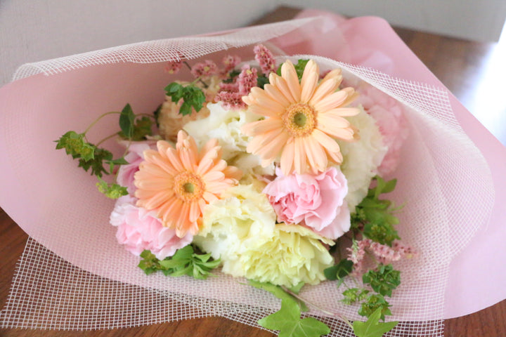 ピンク・黄色の花束　5,000円サイズ