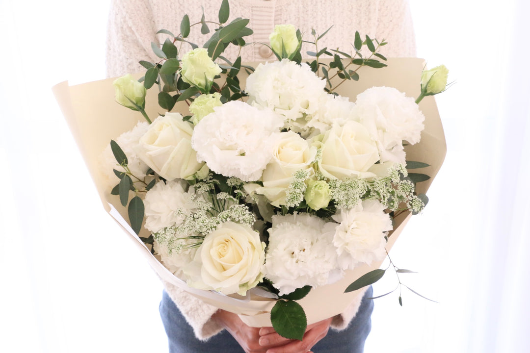 白・グリーンの花束 8,000円