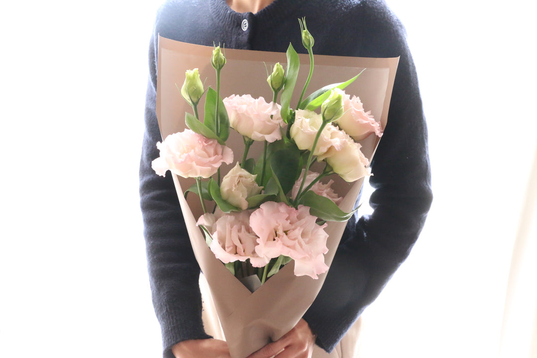 ピンク色のトルコキキョウの花束（3本）