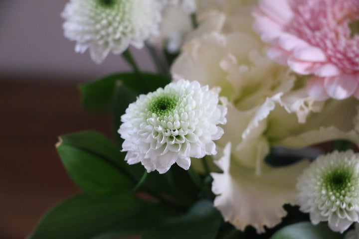 【供花】白色・ピンク色のお供えアレンジメント 4,000円