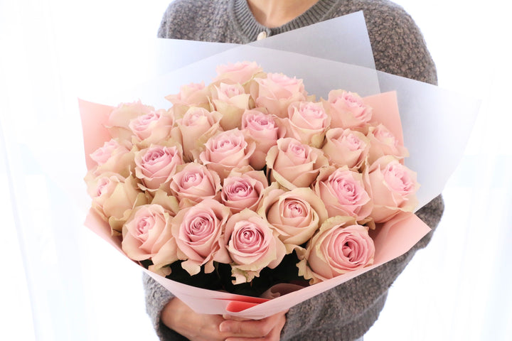 26本のピンク色のバラの花束