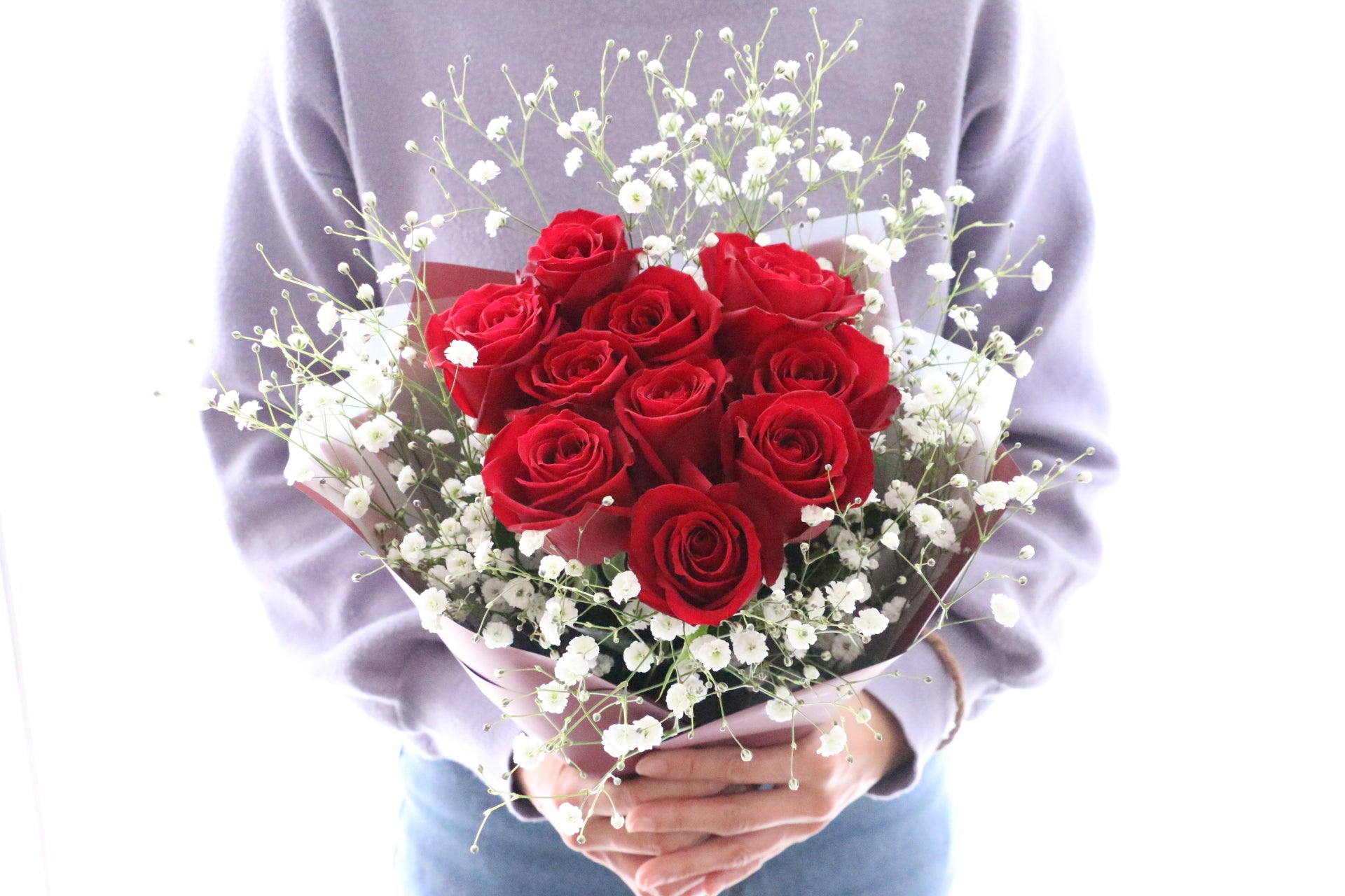 10本の赤いバラとカスミソウ（かすみ草）の花束 – 花・花束の通販