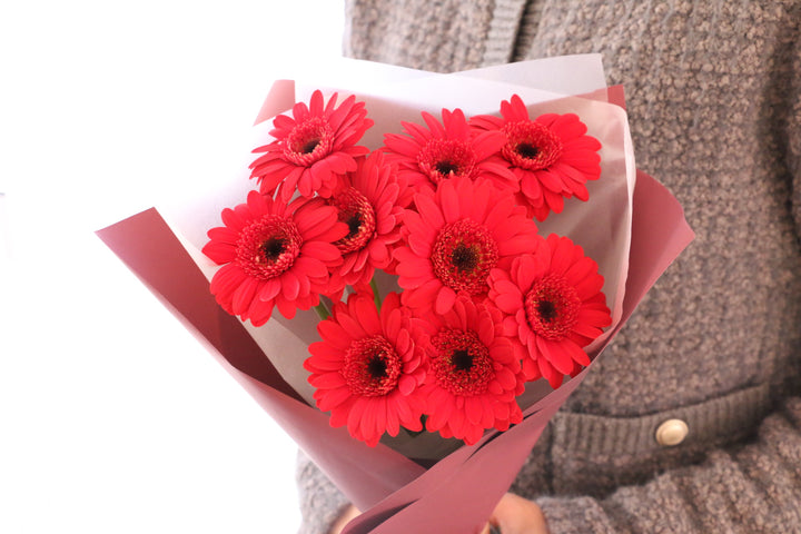 赤色のガーベラの花束（9本）-いつまでも一緒にいてください