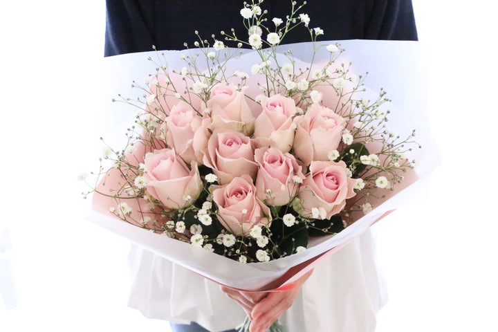 ピンク色バラ（9本）とカスミソウの花束-いつまでも一緒にいてください