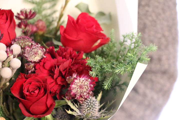 クリスマスの赤いバラ入り花束　Mサイズ　5,000円