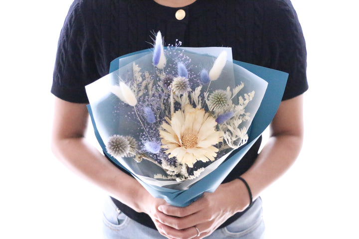 青系のドライフラワーの花束 Sサイズ　3,000円