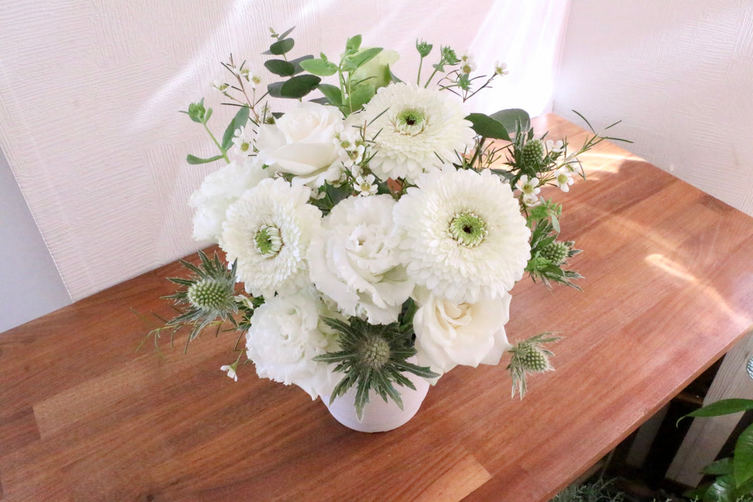 白・グリーンのアレンジメント 7,000円