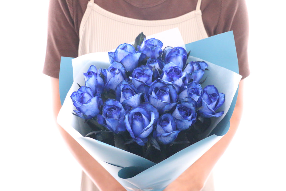 18本の青いバラの花束