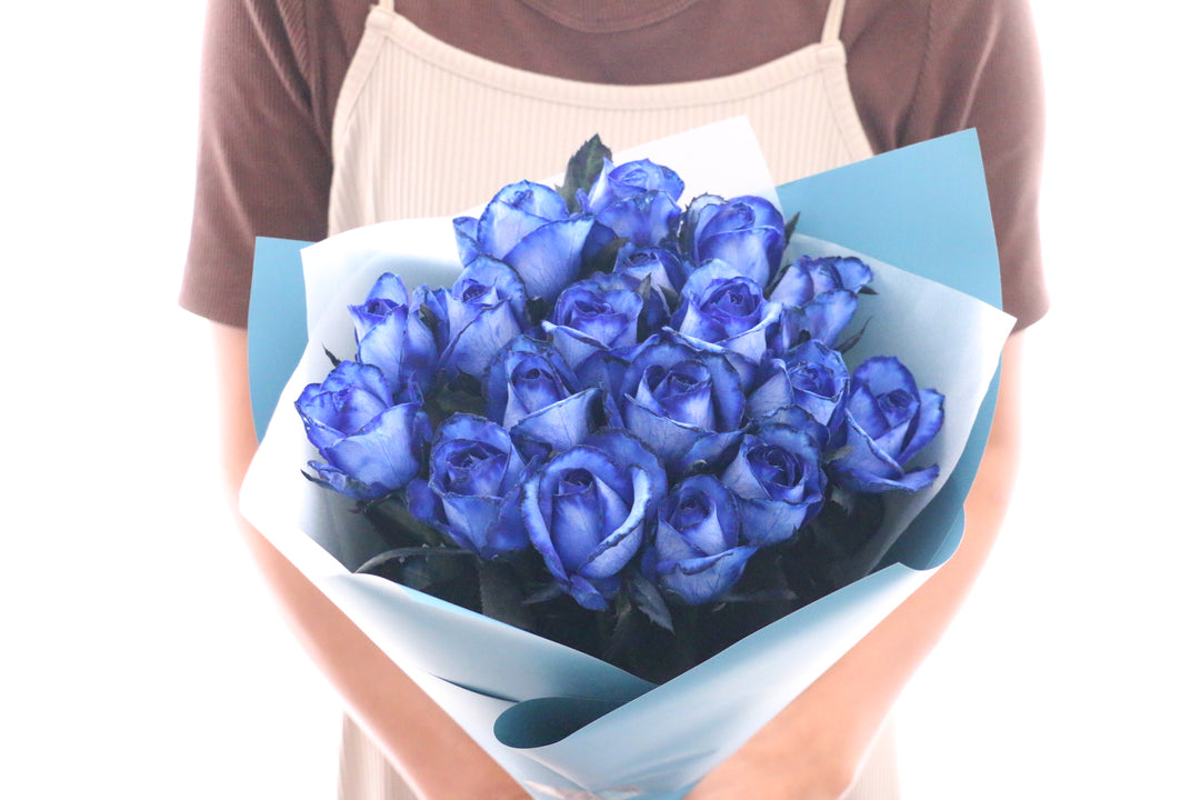 18本の青いバラの花束