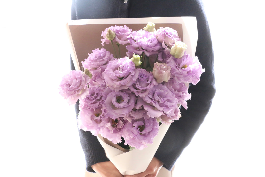 紫色のトルコキキョウの花束（7本）