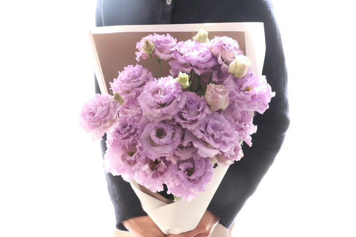 紫色のトルコキキョウの花束（7本）