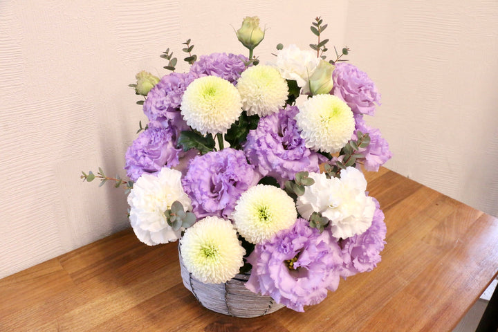 【供花】白色・紫色のお供えアレンジメント 8,000円