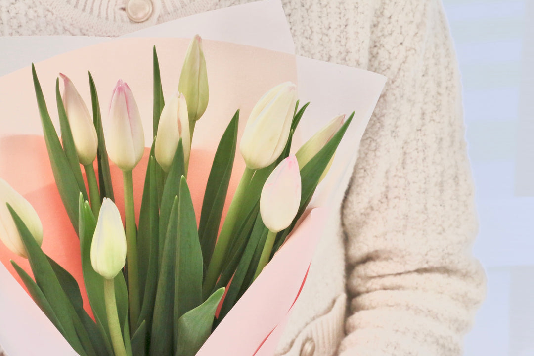 淡いピンクのチューリップの花束（9本）