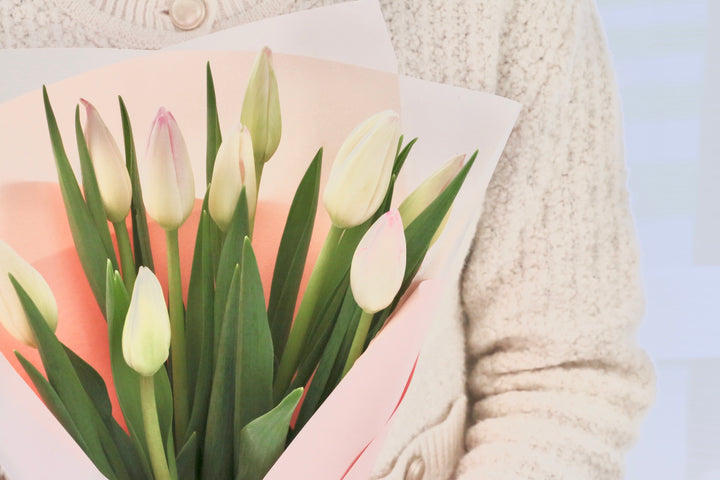 淡いピンクのチューリップの花束（9本）