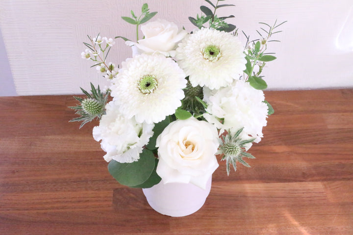 白・グリーンのアレンジメント 5,000円