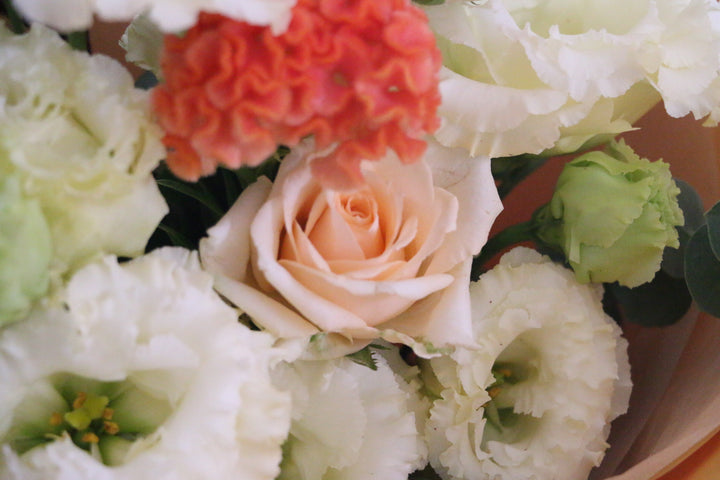 【敬老の日】秋の花束 黄色 バラのアップ