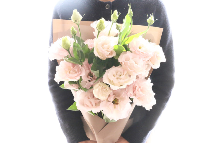 ピンク色のトルコキキョウの花束（6本）