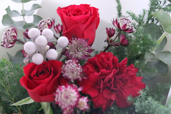 クリスマスの赤いバラ入り花束　Sサイズ　3,500円