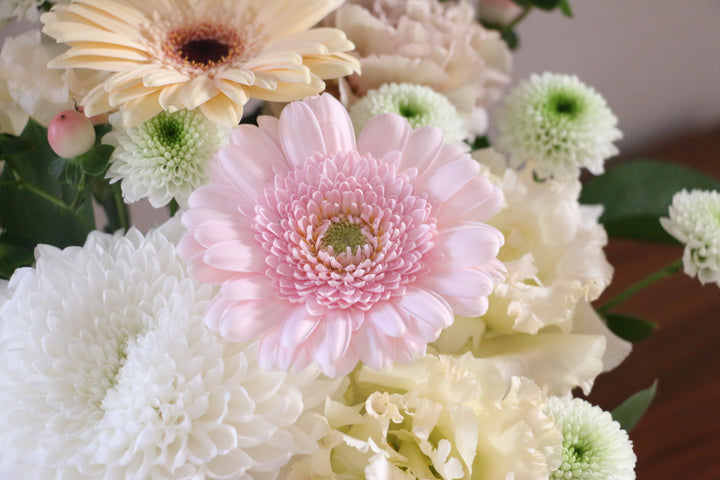 【供花】白色・ピンク色のお供えアレンジメント 5,000円