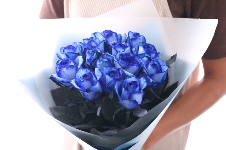 14本の青いバラの花束