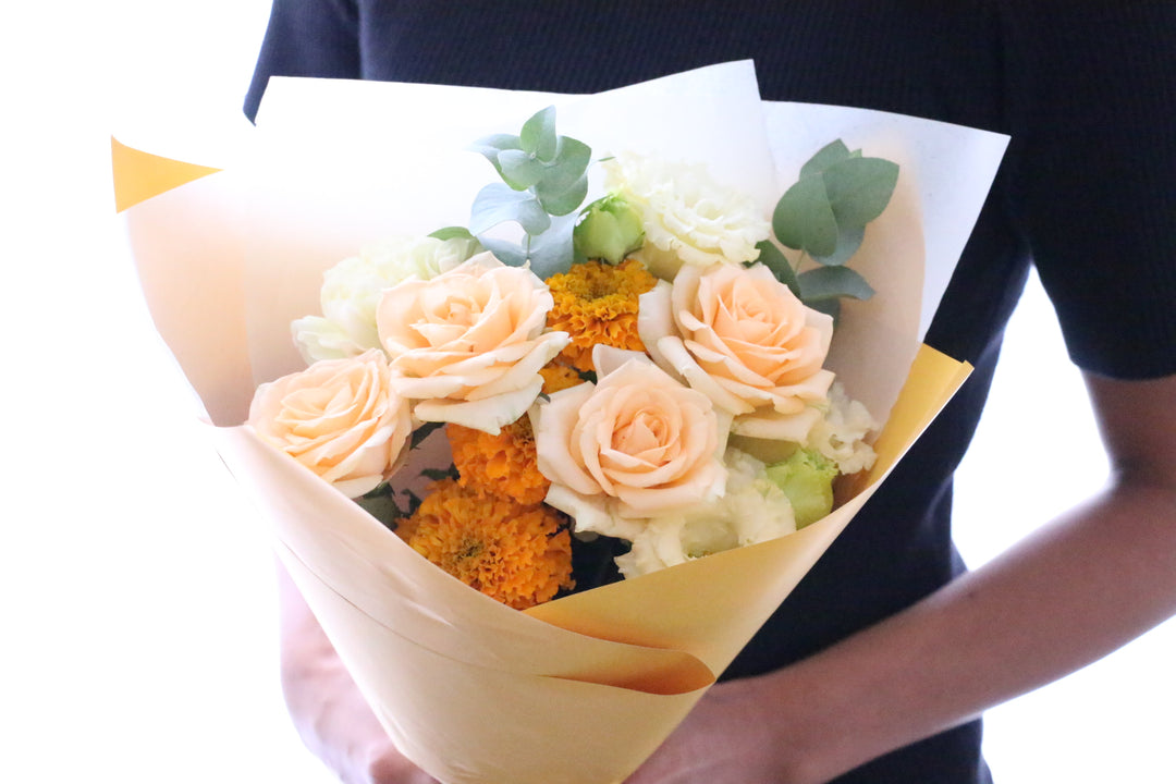 オレンジ色バラ入りの花束 Sサイズ 5,000円