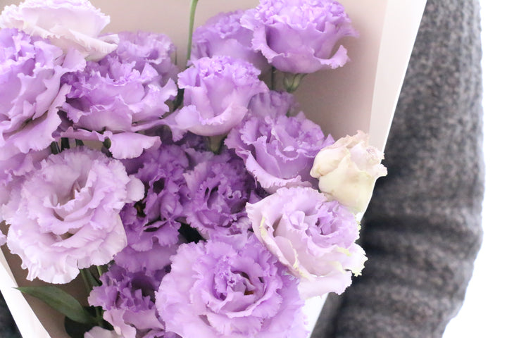 紫色のトルコキキョウの花束（5本）