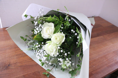 白・グリーンの花束 5,000円