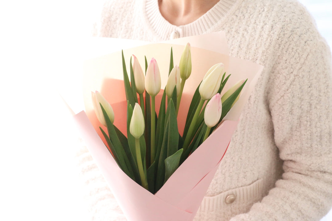 淡いピンクのチューリップの花束（9本）