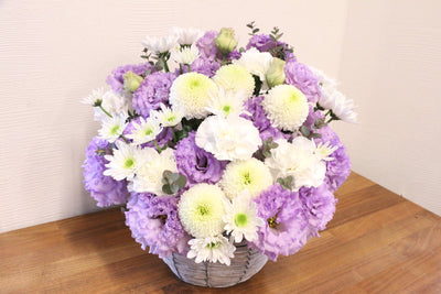 【供花】白色・紫色のお供えアレンジメント 10,000円
