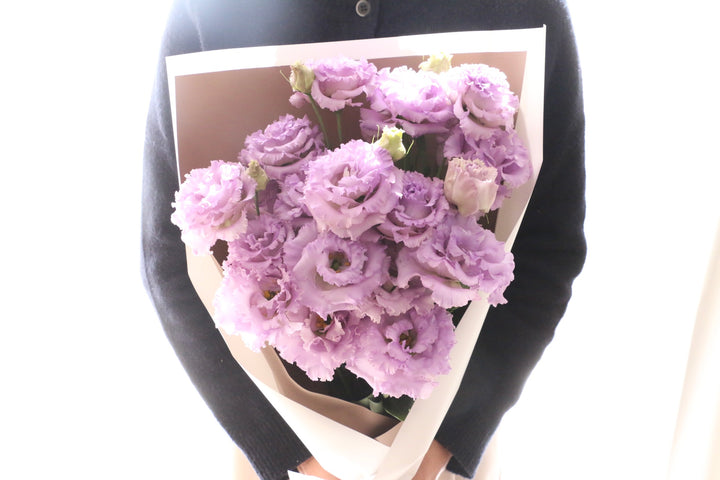 紫色のトルコキキョウの花束（6本）