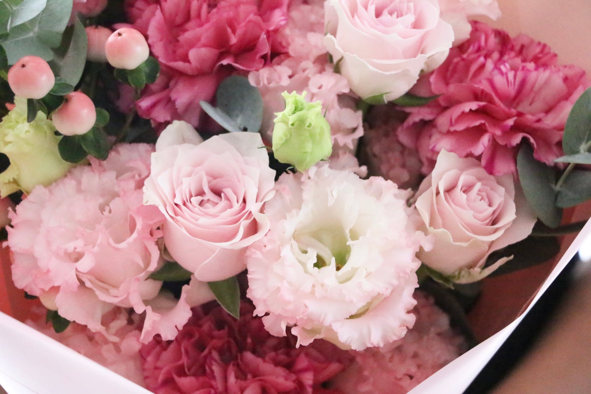 ともこページ ピンクの花束 3点 ピンク系の花束 6,000円 – 花・花束の通販サイト｜HanaTaku