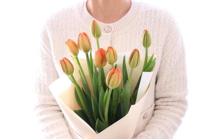 オレンジのチューリップの花束（9本）