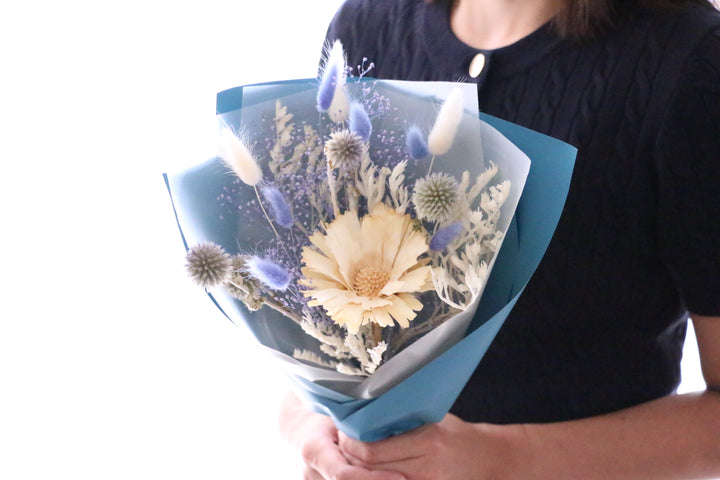 青系のドライフラワーの花束 Sサイズ　3,000円