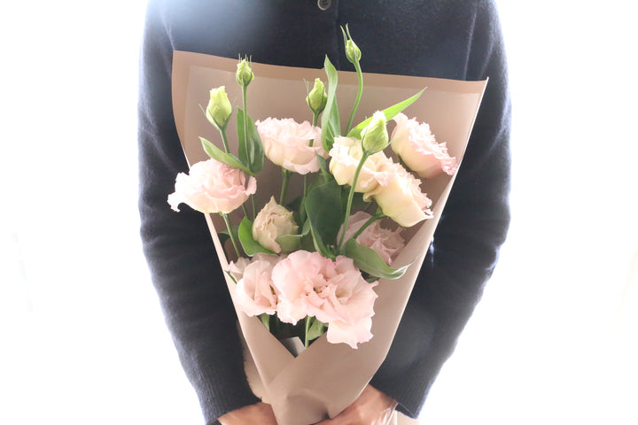 ピンク色のトルコキキョウの花束（3本）