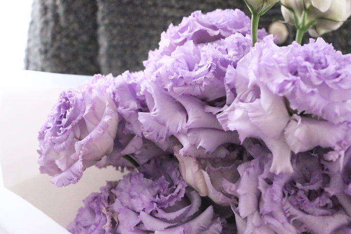 紫色のトルコキキョウの花束（4本）