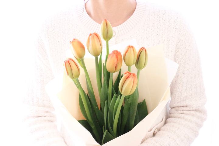 オレンジのチューリップの花束（8本）