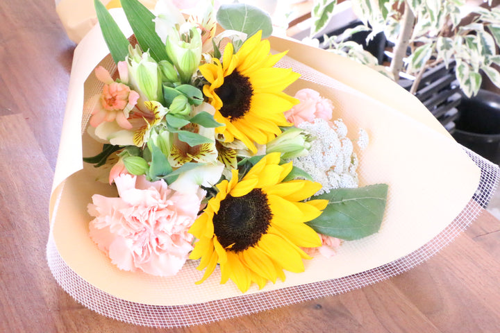 オレンジ色のひまわりの花束 Sサイズ