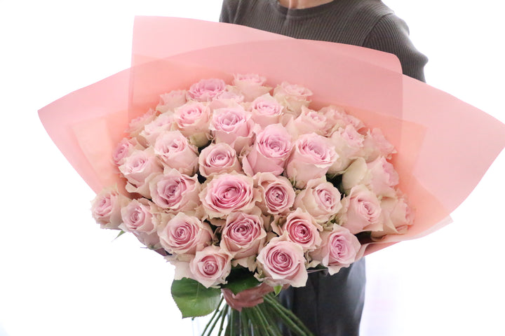 35本のピンク色のバラの花束