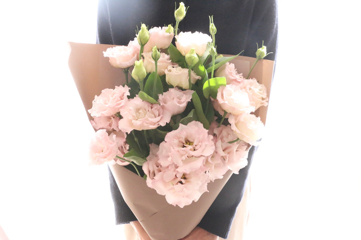 ピンク色のトルコキキョウの花束（8本）