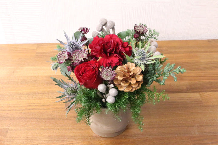 クリスマスの赤いバラ入りアレンジメント　Sサイズ　3,500円