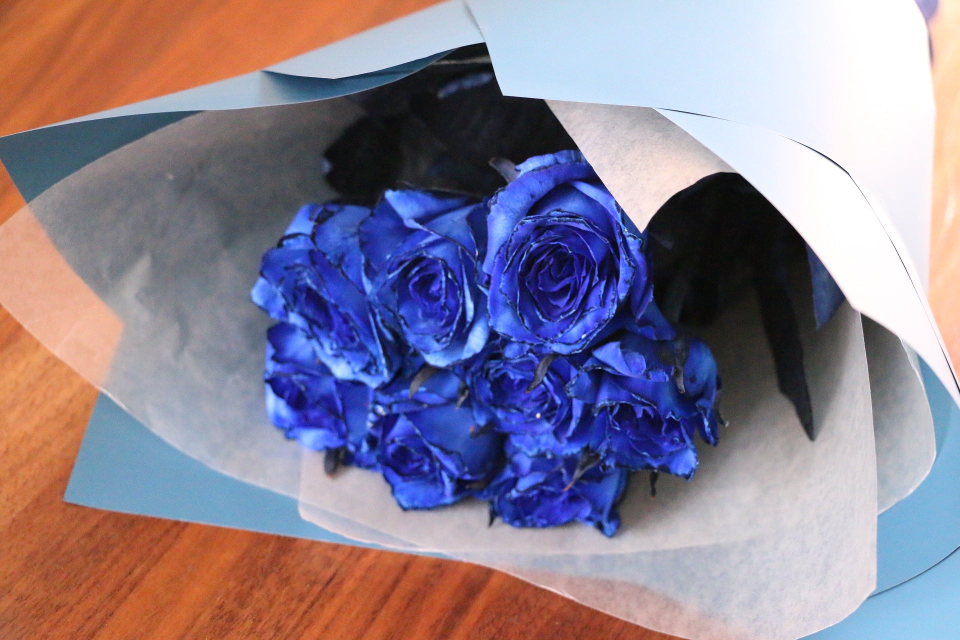花瓶いらない！！三代目ØMI のメンバーカラー枯れない青い薔薇のリボンフラワー 現品限り】青い薔薇 三代目ØMI のメンバーカラー - メルカリ