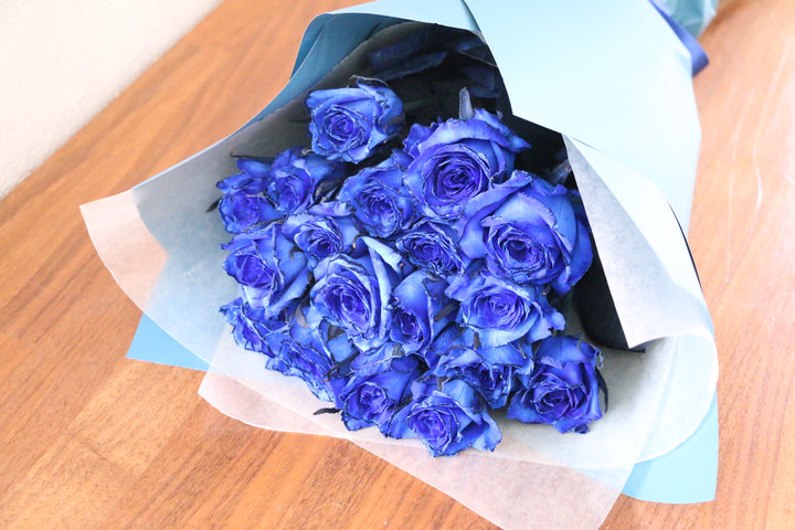 18本の青いバラの花束－誠実