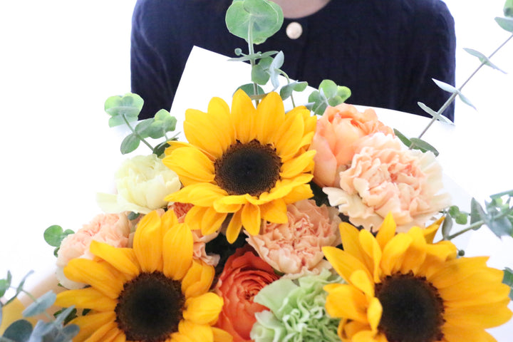 ひまわり入りの花束 8,000円