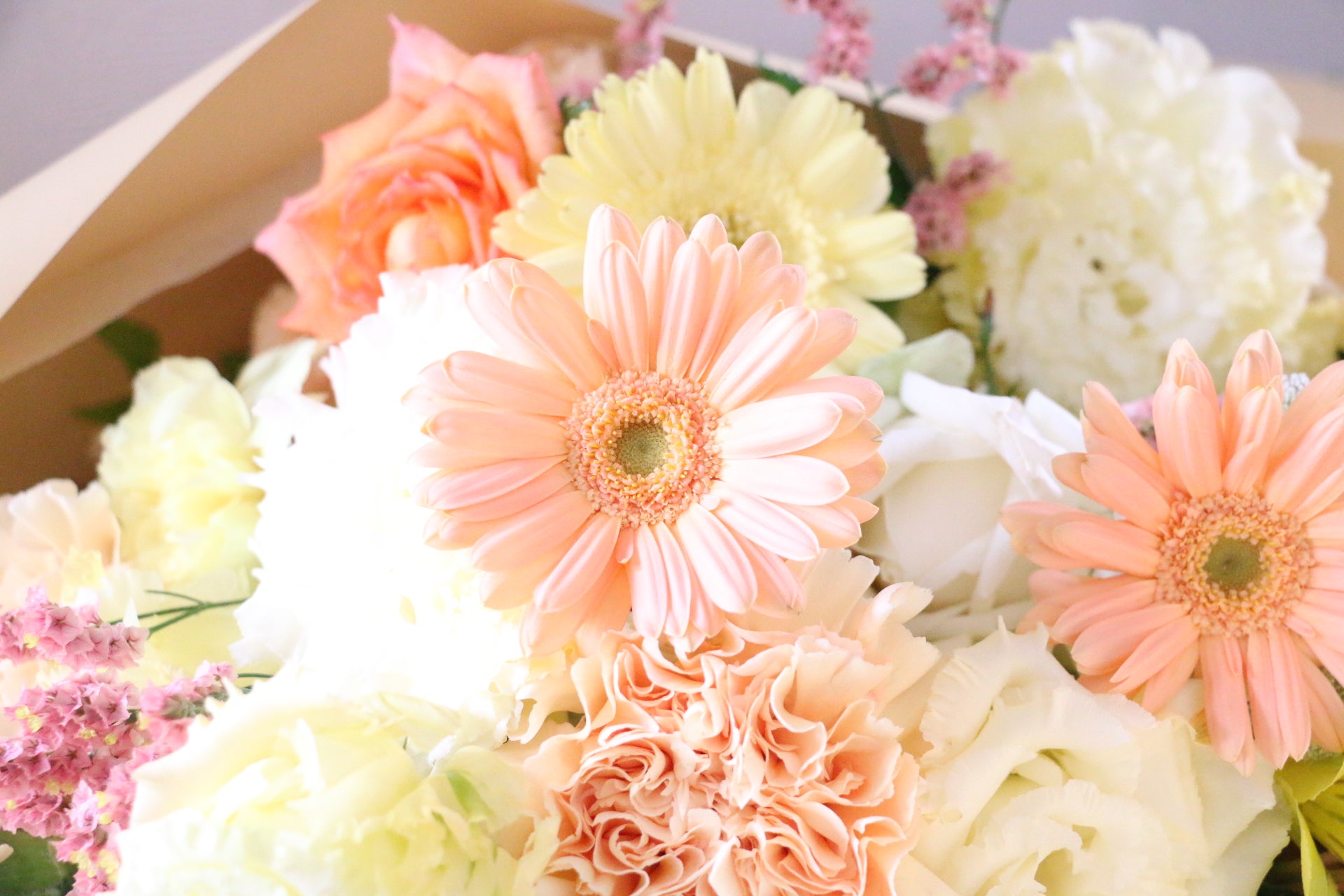 黄色・オレンジ色の花束 5,000円 – 花・花束の通販サイト｜HanaTaku