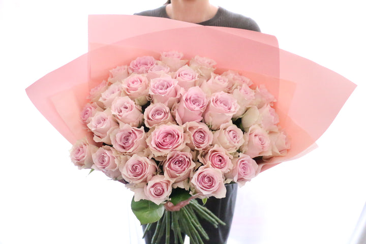 35本のピンク色のバラの花束